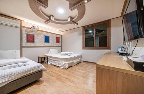 Tongyeong Hotel | Eco-Friendly Comfort at Tongyeong W with Breakfast Included
