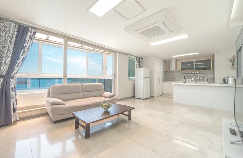 Asa House | Relaxing Retreat at Tongyoung Sagaejeol Pension with Pool