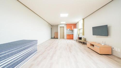 Tongyeong House | Tongyoung Sandeulhae Healling Pension