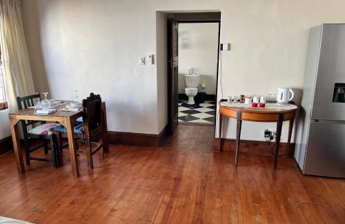Graaff-Reinet House | Cozy Toni's Cottage: Oceanfront Stay with Pool and Breakfast