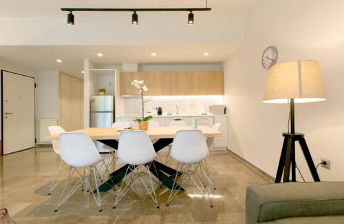 Pangrati Apartment | Unforgettable Stays Await at TONI'S – 4-Star Excellence!