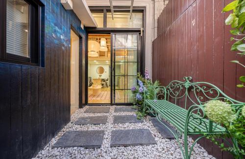 Downtown Shanghai House | Tonight Homestay West Nanjing Road Shanghai Maoming Building