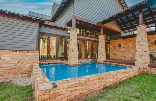 Crawford House | Exceptional Tonkawa Riverfront Retreat: A Secluded Oasis
