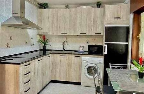 Bermeo Apartment | Scenic Tonpoi Etxea: Family-Friendly Apartment with Ocean Views