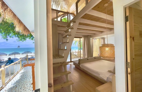Rayong Hotel | Scenic Tonsak Resort: Ocean Views & Family-Friendly Dining
