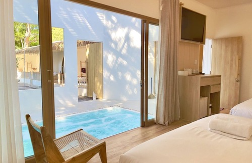 Rayong Hotel | Scenic Tonsak Resort: Ocean Views & Family-Friendly Dining