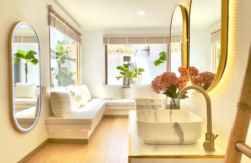 Rayong Hotel | Scenic Tonsak Resort: Ocean Views & Family-Friendly Dining