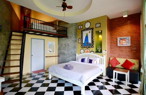 Nong Nam Daeng Resort | Elegant TonSilp Art Home with Oceanfront Pool & Dining