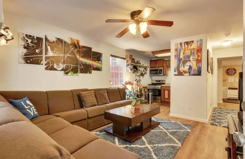 South Lake Tahoe House | Explore Tonto's Casa: Family-Friendly Stay with Spa & Hot Tub