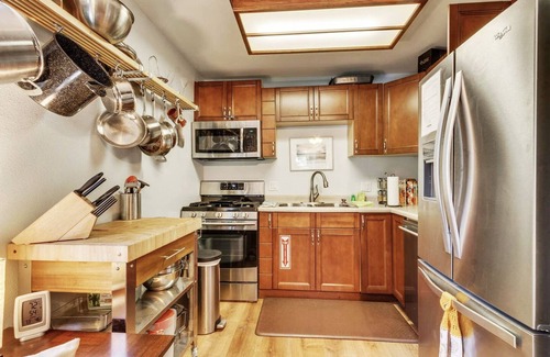 South Lake Tahoe House | Explore Tonto's Casa: Family-Friendly Stay with Spa & Hot Tub