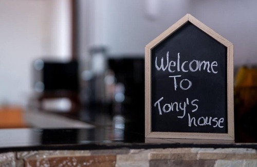 Barrio Dora House | Guest Rated 9/10 at Tony's House – Pet & Child Friendly Stay