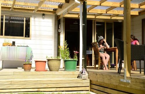 Te Rangiita Bed & Breakfast | Welcoming Tony's Lodge: Pet-Friendly with Breakfast Options