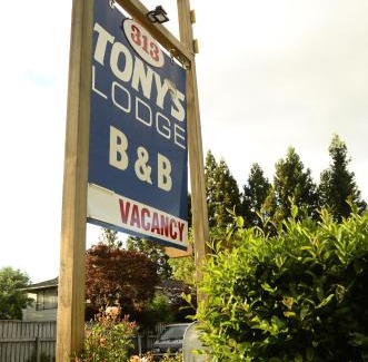 Te Rangiita Bed & Breakfast | Welcoming Tony's Lodge: Pet-Friendly with Breakfast Options