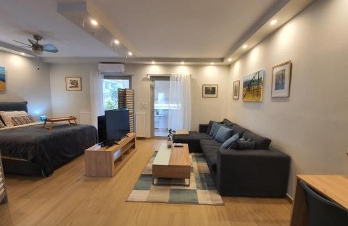 Athens Apartment | Discover Tony's Suite: Child-Friendly & Perfectly Rated 10/10