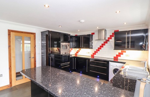 St. Tudy House | Family-Friendly Retreat with Garden in St Tudy - 10/10 Rated