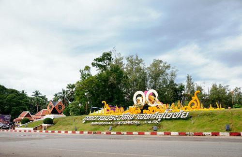 Mueang Kao House | Cozy Toon Guesthouse: Family-Friendly with Breakfast Included