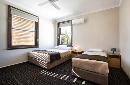 Toongabbie Hotel | Budget-Friendly Stay at Toongabbie Hotel with Breakfast
