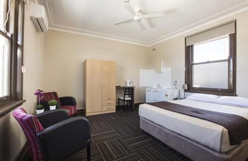 Toongabbie Hotel | Budget-Friendly Stay at Toongabbie Hotel with Breakfast