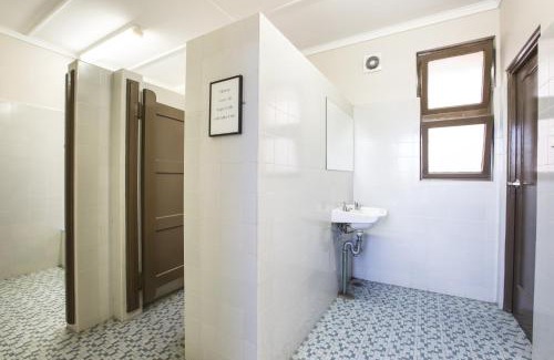 Toongabbie Hotel | Budget-Friendly Stay at Toongabbie Hotel with Breakfast