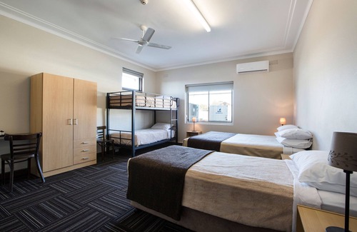 Toongabbie Hotel | Discover Toongabbie Hotel: Family-Friendly with Pool & Dining