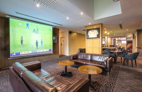 Toongabbie Hotel | Discover Toongabbie Hotel: Family-Friendly with Pool & Dining