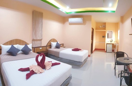 Ko Lanta Hotel | Guest Rated: Toongyoong Longbeach Resort with Family Amenities