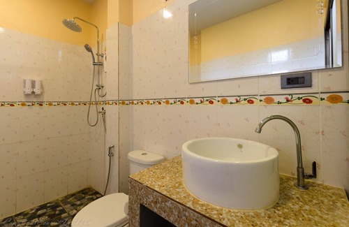 Ko Lanta Hotel | Guest Rated: Toongyoong Longbeach Resort with Family Amenities