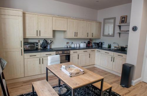 Ipswich Apartment | Toothbrush Apartments: Central 2 Bed/2 Bath with Parking
