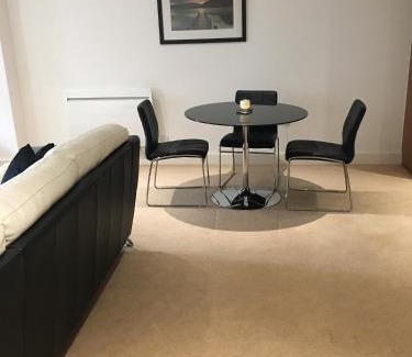 Ipswich Apartment | Elegant Toothbrush Apartments at Ipswich Waterfront - 5 Star