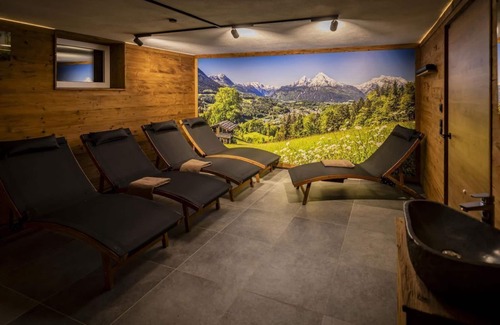 Woerth Apartment | Discover Riverside Rauris: Relaxing Spa and Family Amenities