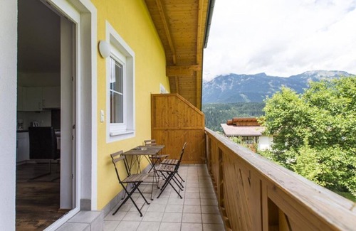 Haus im Ennstal Apartment | Discover Comfort at Haus Gloria: 1-Bedroom Apartment Stay