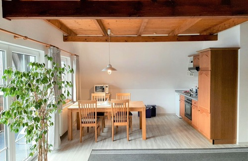 Walkenried Condo | Cozy 2-Bedroom Apartment with Balcony and Ocean View