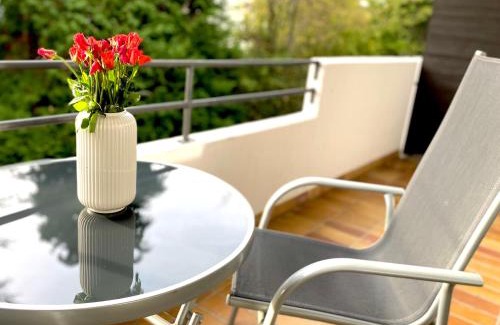 Reutlingen Apartment | Prime Apartment with Balcony & Parking - Rated 9.3/10