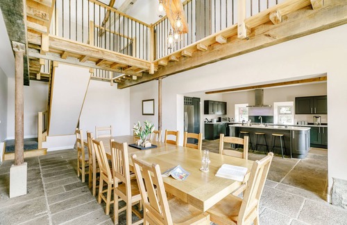 Rishworth Cottage | Relax at Top Barn with Spa and Breakfast Amenities