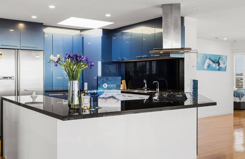 Rye House | Premier Stay with Breathtaking Bay Views and Pool Access
