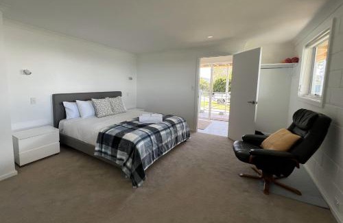 Binalong Bay House | TOP DECK - Breathtaking Bay of Fires Water Views Await