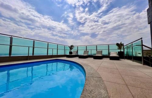 Estoril Apartment | Oásis Urbano: Oceanfront Paradise with Pool & Breakfast