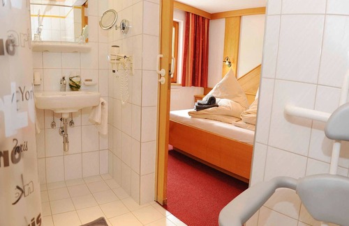 Galtur Apartment | Top equipped apartment in a prime location, 4-5 persons, sauna, free Wi-Fi, entrance cross-country skiing / winter hiking trail, extra beds 2.20 m - Apart Zimalis ****