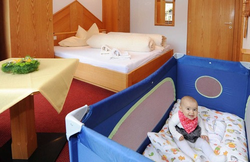 Galtur Apartment | Top equipped apartment in a prime location, 4-5 persons, sauna, free Wi-Fi, entrance cross-country skiing / winter hiking trail, extra beds 2.20 m - Apart Zimalis ****