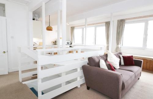 Tighnabruaich Apartment | Pet-Friendly Retreat at Top Flat with Great Guest Ratings