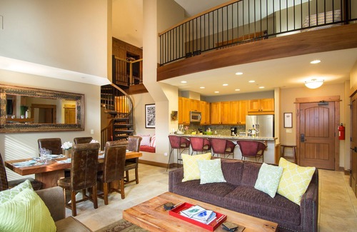 Truckee Condo | Premier 2BD Loft in Northstar Village with Pool & Spa Access