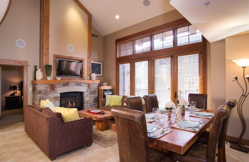 Truckee Condo | Premier 2BD Loft in Northstar Village with Pool & Spa Access