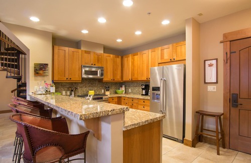 Truckee Condo | Premier 2BD Loft in Northstar Village with Pool & Spa Access