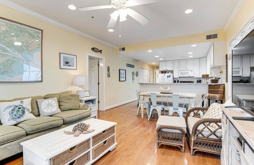 Edisto Island House | Cozy Condo with Balcony, Pool & Beach Access Awaits You