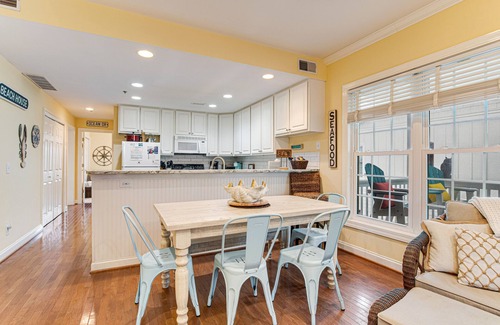 Edisto Island House | Cozy Condo with Balcony, Pool & Beach Access Awaits You
