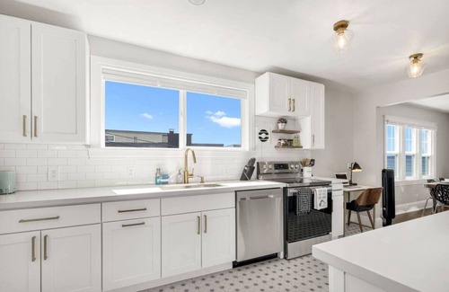 North Admiral Apartment | Oceanfront Apartment with Breathtaking Views to Enjoy