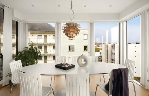 Sandviken Apartment | Top-Floor Apartment with Balcony and Sea View