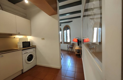 Gothic Quarter Apartment | Explore Rambla E - Plaça Catalunya: Top-Rated Barcelona Stay
