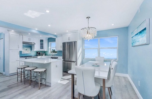 Fort Myers Beach Condo | Beachfront Retreat with Breathtaking Sunset Views & Spa
