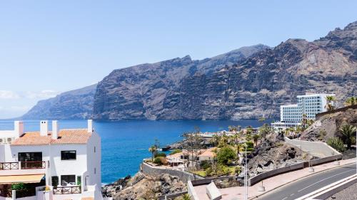 Puerto de Santiago Apartment | Premier Ocean View Top Floor Apartment with Pool Access